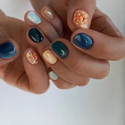 Комбинированный маникюр компании Nayada Nails