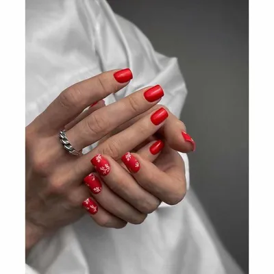 Маникюр на короткие ногти - самые модные дизайны ногтей на осень 2023 года  - фото