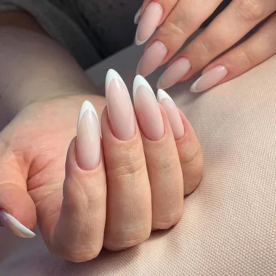 Французский классический маникюр на длинный овал миндаль | Nails, Beauty