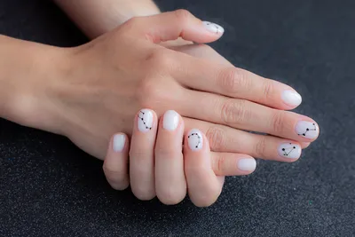 Milky nails дизайны 2021-2022: как создать самый трендовый маникюр  молочными базами, топами и гелями