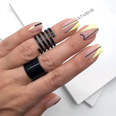 ногти графика | Matte nails design, Minimalist nails, Pretty nails