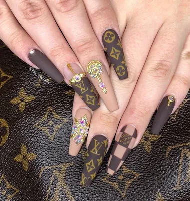 Embrace Autumn with Stunning Nail Art Ideas : Gucci Press On Nails