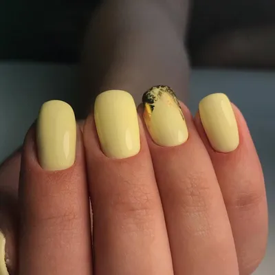 Lovely Nails Желтый гель лак для ногтей и маникюра