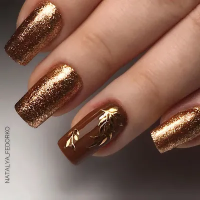 Ногти коричневые с золотом - 55 фото