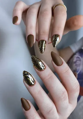 Золотые ногти | золотой маникюр | коричневый маникюр | матовые ногти |  матовый маникюр | втирка | | Матовые ногти, Золотые ногти, Ногти