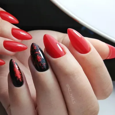 Маникюр красный с черным: трендовые решения и фото лучших новинок дизайна  ногтей (матовых, с полосками, стразами, блестками)