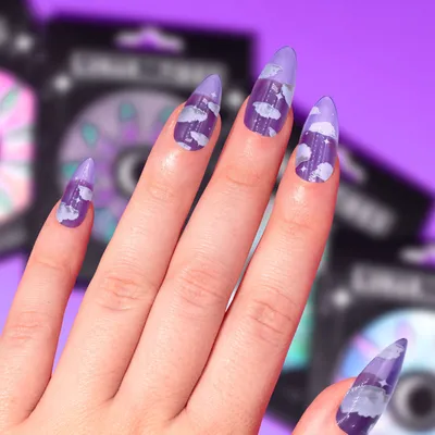 Your Nails Deserve These Floral Designs : Daisy Soft Lavender Nails