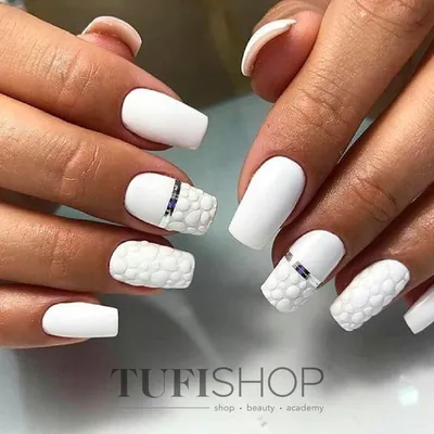 white matte with gold foil | Белые акриловые ногти, Золотые ногти, Матовый  дизайн ногтей