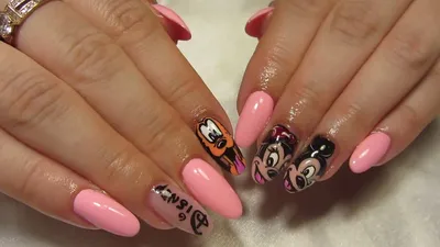 Mickey mouse Disney nail manicure | Mickey nails, Disney nails, Valentines  nails