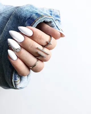 12 Best Minimal Nail Art Designs