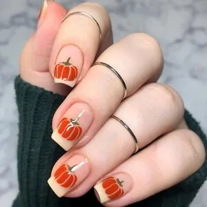 10 Spooky and Cute Halloween Nail Art Design Ideas