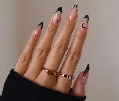 30 Spooky and Stylish Halloween Nail Art Trends to Try This Year | Elle  Canada