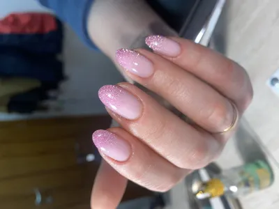 маникюр-омбре-с-крайстал-пикси-сваровски | Pink ombre nails, Ombre nails  glitter, Squoval nails