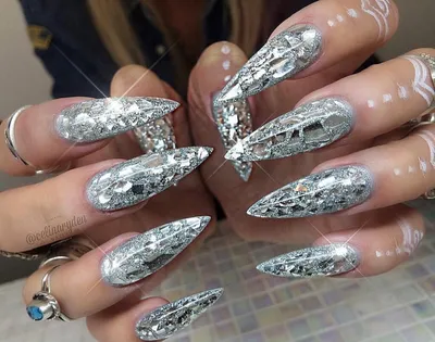 Идеи маникюра| Manicure Ideas on X: \"Стильный маникюр с золотой фольгой на острые  ногти #маникюрнаострыеногти #стильныйманикюр #ногтисзолотойфольгой  https://t.co/2XoCMLa1u9\" / X