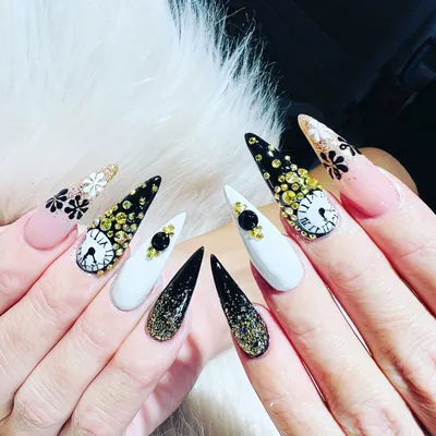 Nails like these are easy to wear and they will look chic for any occasion  - Paris Nails