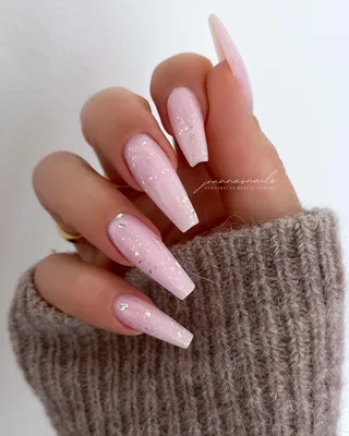 Nail Master - Форма ногтей \"балерина\"💃 Свое название маникюр получил за  схожесть по форме с пуантами балерин. Дизайн и вправду выглядит наиболее  удачно, когда повторяет пуанты еще и по цвету. Нежные молочные