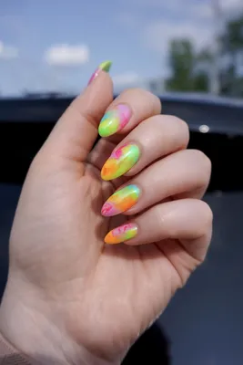 Subtle rainbow nails :) 🌈 : r/DIYGelNails