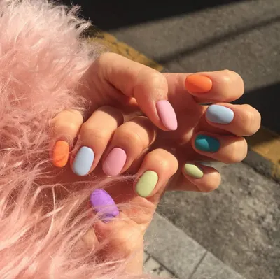 Маникюр с разными цветами на руках (45 фото) - идеи дизайна ... | Vernis à  ongles été, Tendances ongles printemps, Tendances de manucure