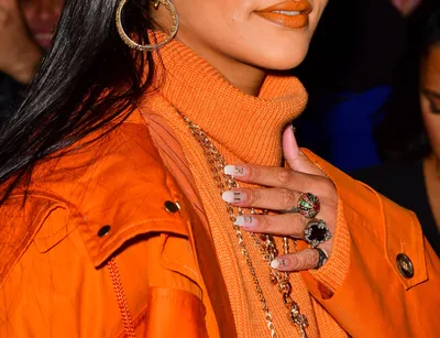 11 Ways Rihanna Displays Her Glorious Acrylic Nails