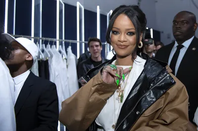 21 Stylish Snaps From the Grammys You Might Have Missed | Rihanna nails,  Rihanna jewelry, Celebrity nails