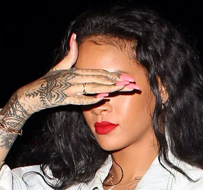 Rihanna's Jade Stone Nail Art Is Trending — Photos | Allure