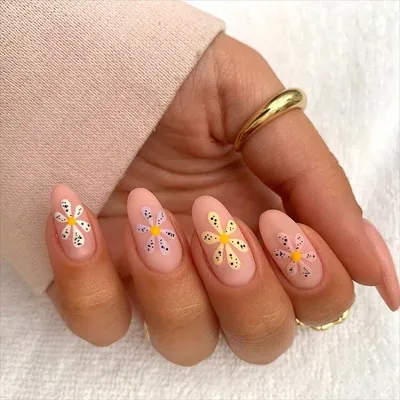 Алёна Чиж | #ромашки #маникюр #nail #гельлак | Дзен