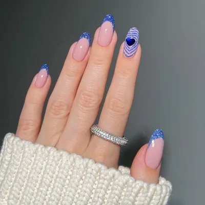 Дизайн ногтей, nails, ногти, маникюр, manicure, светло-голубой, белый,  розовые блёстки, голубой, мятный, полосы, white | Ногти, Маникюр, Розовые  блестки