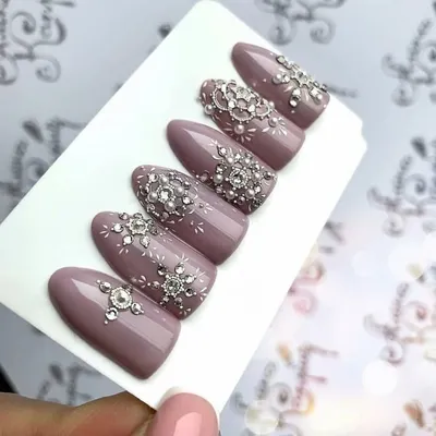 Kоролевский маникюр с оттенками фиолетового и камнями Swarovski - Студия  красоты \"NailsProfi\"