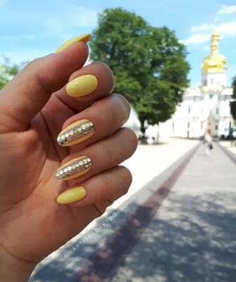 Летний маникюр, жёлтый маникюр, гель-лак, горошки на ногтях, yellow nails,  manicure 2018, summertime | Желтый маникюр, Маникюр, Ногти