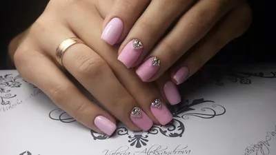 Winter nails Romantic nails Grey nails Pink nails Téli köröm Szürke köröm  Rózsaszín köröm Зимний маникюр Романтический маникю… | Romantic nails,  Nails, Winter nails