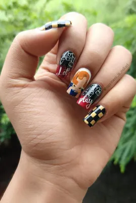 Queen's Gambit inspired nail art (chess pieces are according to her  visions) : r/NailArt