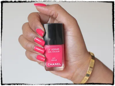 CrashingRED How to - Chanel inspired nails - CrashingRED