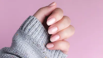 Shellac vs. Acrylic Nail Treatments: How to Pick One