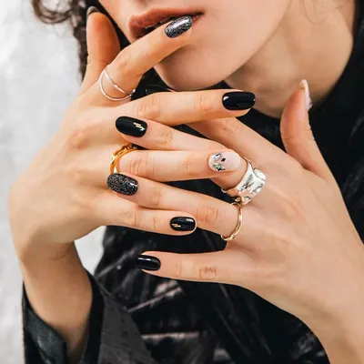 Akala Beauty - We 🖤 glossy black shellac nails - they go with any outfit  #nails #shellac #beautysalon | Facebook