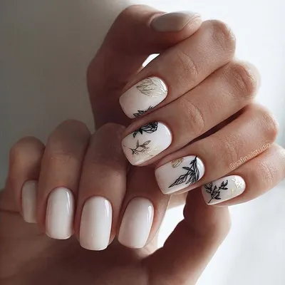 Ногти. Маникюр. Белый. Рисунок | Short square nails, Champagne nails,  Manicure