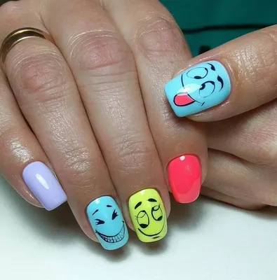 17 Pieces of Emoji Nail Art for Phone Addicts ...