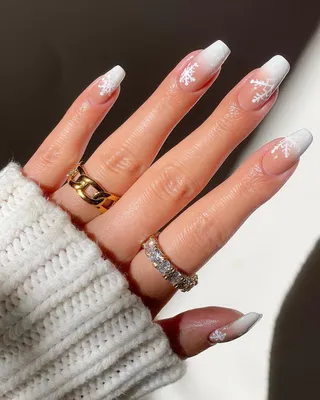 Daria_nailart_sumy - Красивые снежинки на ногтях являются достаточно  универсальным вариантом зимнего маникюра на все случаи жизни. Парочка  нежных ❄️ не испортит даже самый модный дизайн маникюра. Повседневный,  офисный, новогодний, вечерний образ с