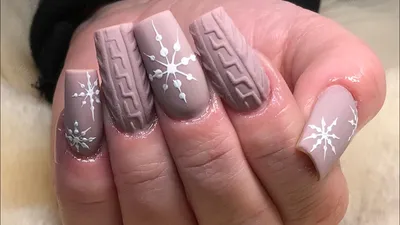 25 Fun Sweater Nail Designs to Try in 2024 | Sarah Scoop