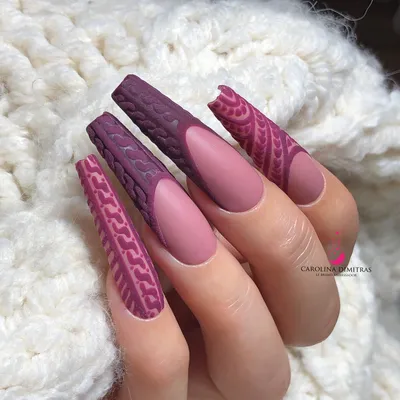 First sweater nails! 🤍 : r/Nails