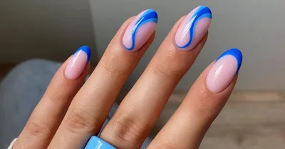 Голубой маникюр в 2023 году: идеи дизайна на короткие и длинные ногти с  цветами, в светлых и темных тонах