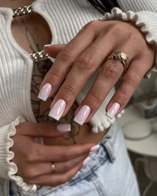 Дизайн ногтей нежный нюдовый маникюр полосочки стразы | Nails, Beauty