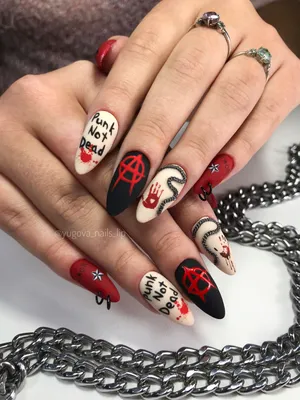 Punk nails | Manicura de uñas, Manicura, Uñas góticas