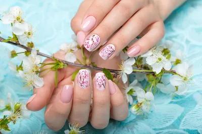 Весенний маникюр 2023: 10 самых красивых дизайнов на короткие ногти💅 |  theGirl