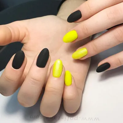 Маникюр желтый с черным: яркие идеи дизайна ногтей для смелых модниц |  Маникюр, Ногти, Дизайнерские ногти