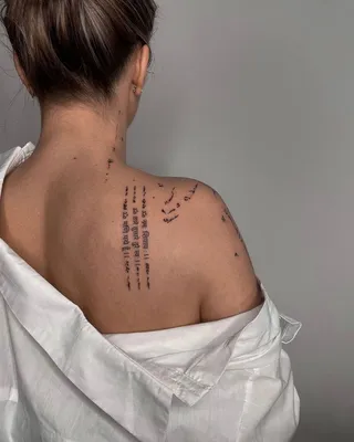 ✣ HANDPOKE TATTOO ✣ on Instagram: “все давно ждали реализации этого проекта  и наконец могу показ… | Мантра на санскрите, Тату на спину для девушек,  Узоры татуировок