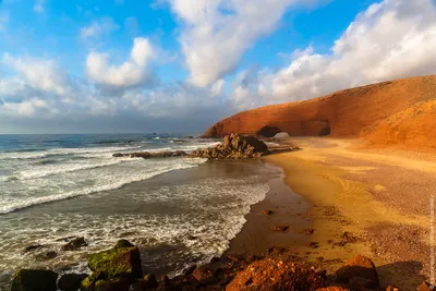 Пляж Legzira, Марокко стоковое фото. изображение насчитывающей скала -  53270160