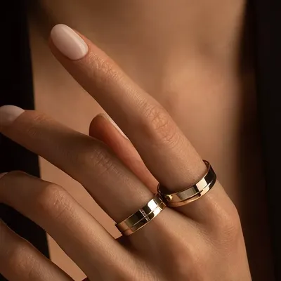 Массивные обручальные кольца с одним бриллиантом