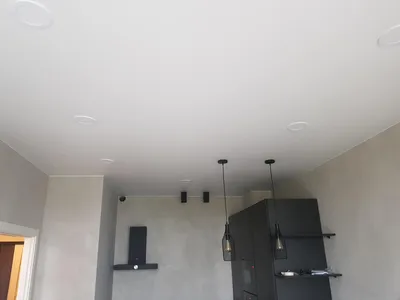 Одноуровневый белый матовый натяжной потолок для спальни 10 м2 монтаж и  установка в Саратове