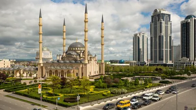 Муслим Хучиев одним из первых проголосовал за изображение мечети «Сердце  Чечни» на 200-рублевой купюре — Мэрия города Грозный