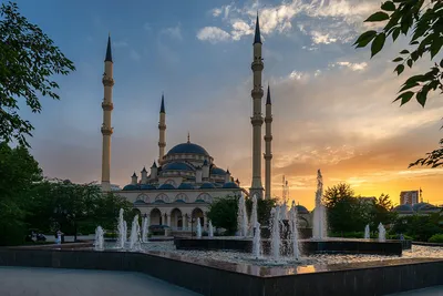 Гобелен мечеть Сердце Чечни, авторская картина ручной работы купить в  интернет-магазине Ярмарка Мастеров по цене 50000 ₽ – QP4X8BY | Гобелен,  Златоуст - доставка по России